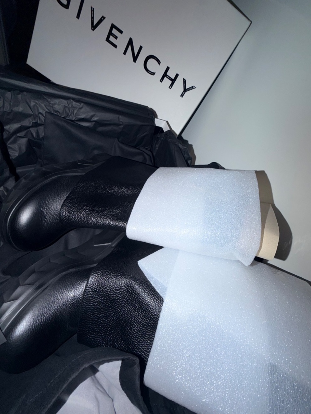 Givenchy - Picture 6 of 8